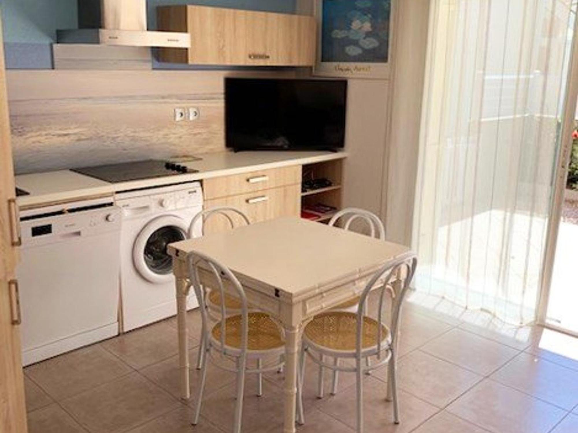 Holiday home Charmante Climatisee Pour 6 Avec Piscine, Proche Plage, Parking Prive, Au Cap D'agde - Fr-1-607-42